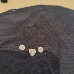 Over 3 carats stones!